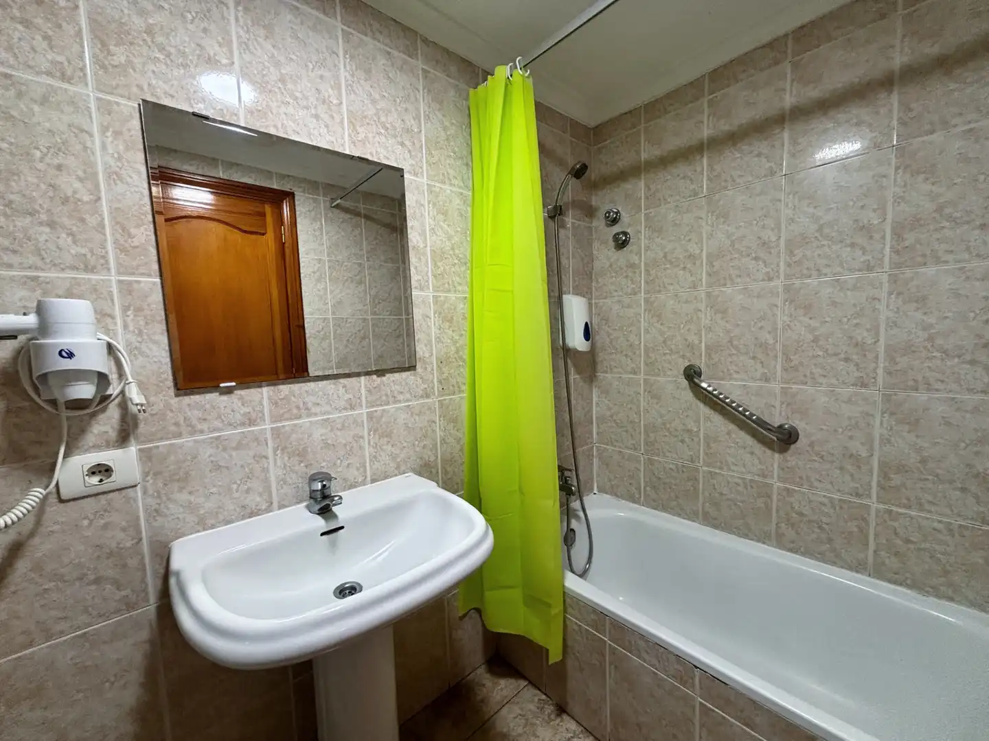 Bathroom of Commercial properties for sale in Teror  with Air Conditioner, Heating and Furnished