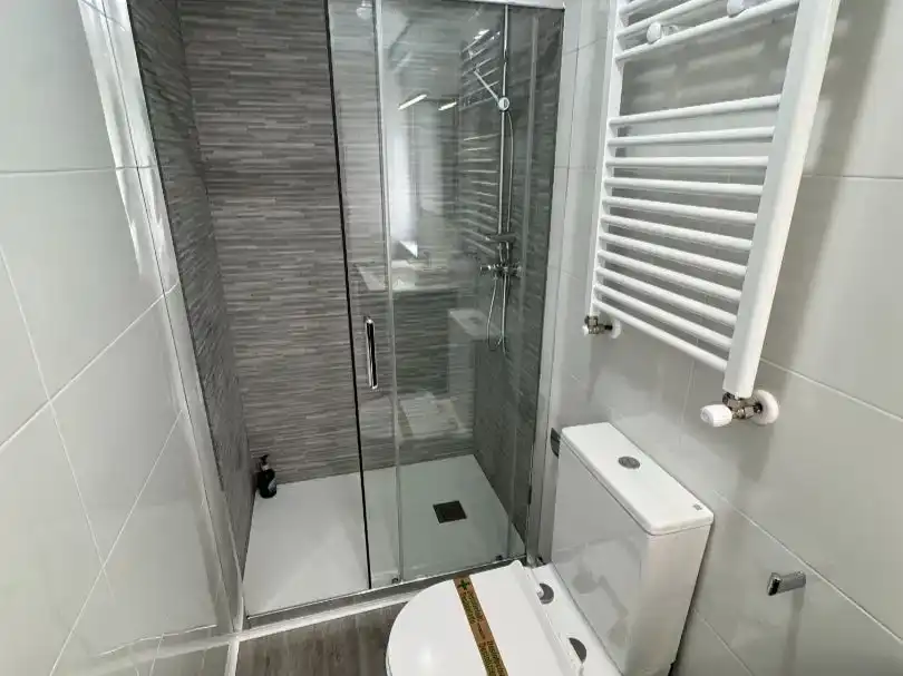 Badezimmer von Haus oder Chalet zur Miete in Santander mit Privatgarten, Möbliert und Ofen