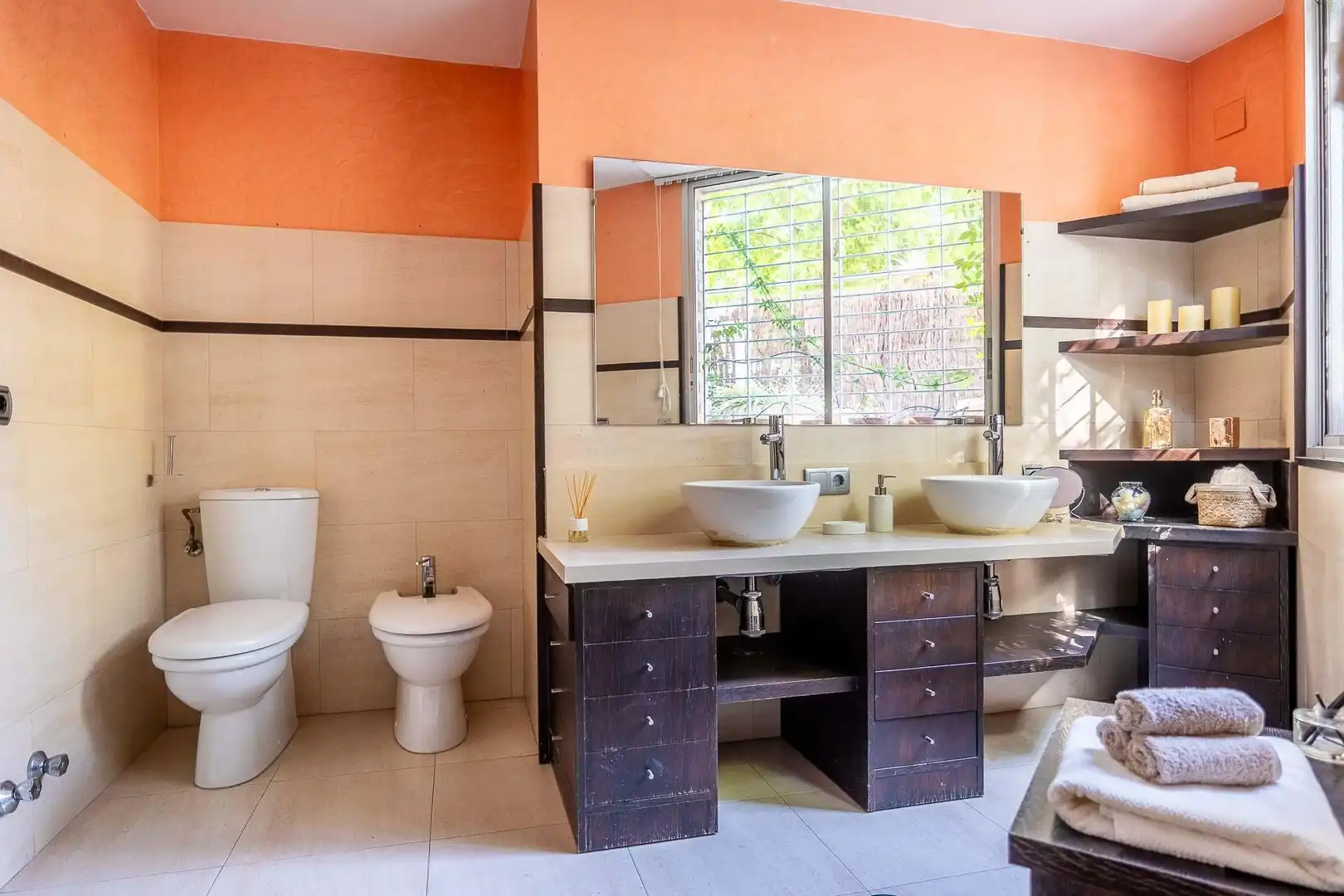 Bathroom of Flat for sale in Sevilla  with Air Conditioner, Private garden and Parquet flooring