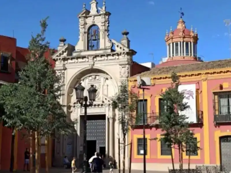 Vista exterior de Pis en venda en  Sevilla Capital amb Aire condicionat i Balcó