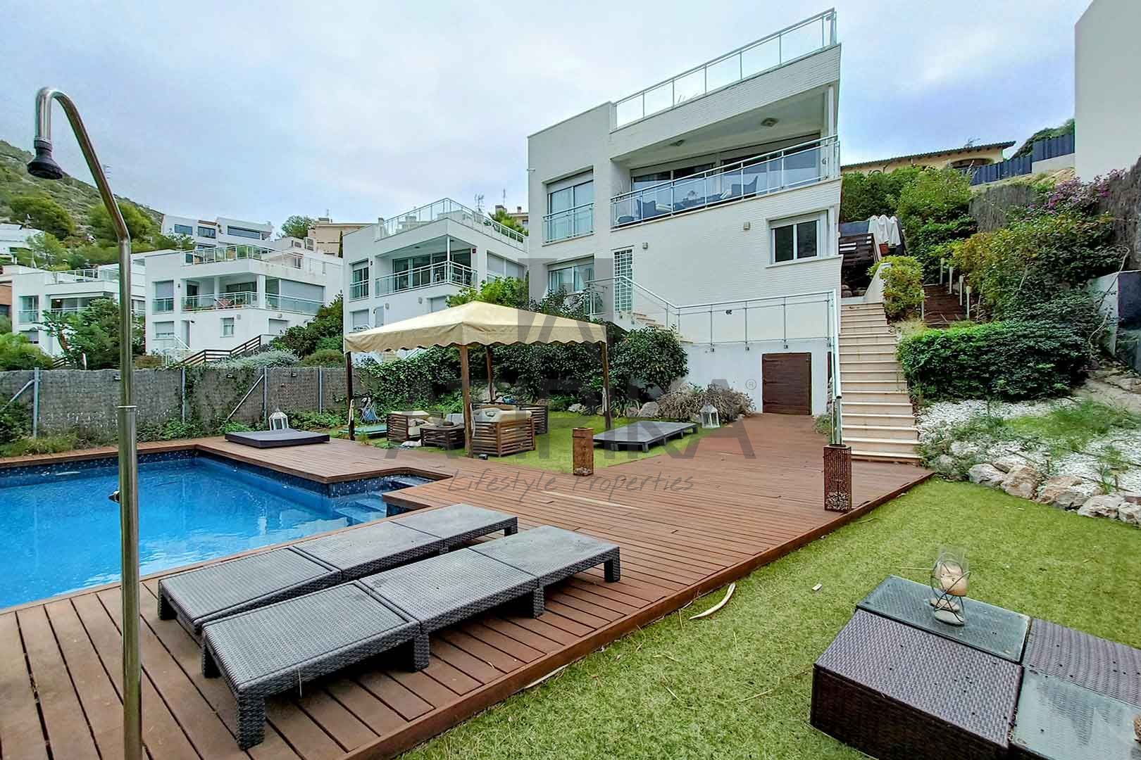 Garden of House or chalet for sale in Sitges  with Air Conditioner, Terrace and Swimming Pool