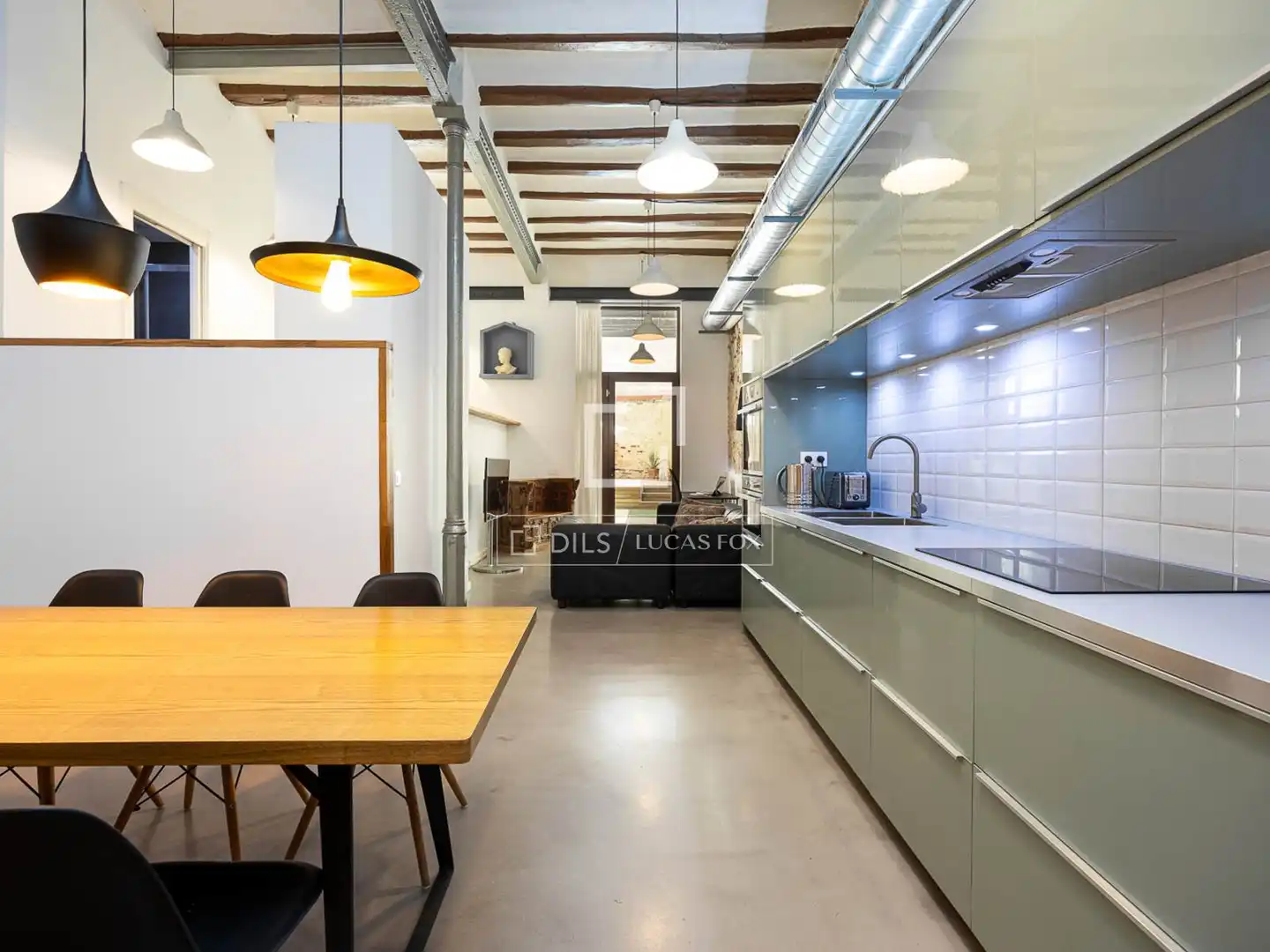 Küche von Wohnung zum Verkauf in Barcelona mit Klimaanlage und Terrasse