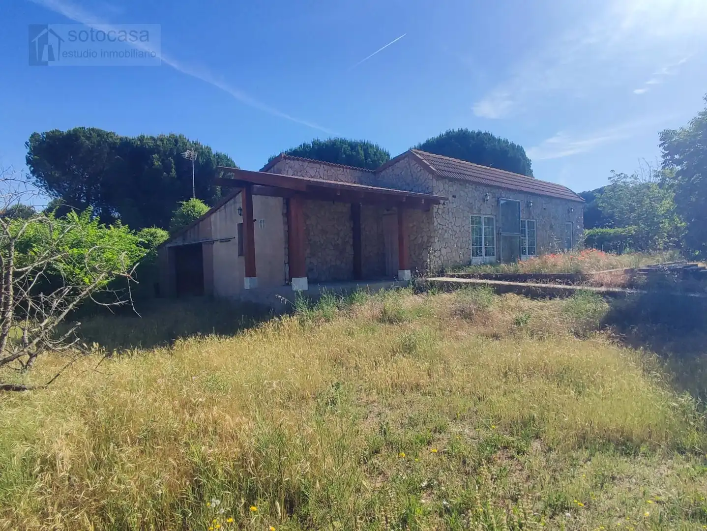 Vista exterior de Casa o xalet en venda en Traspinedo amb Calefacció, Jardí privat i Piscina