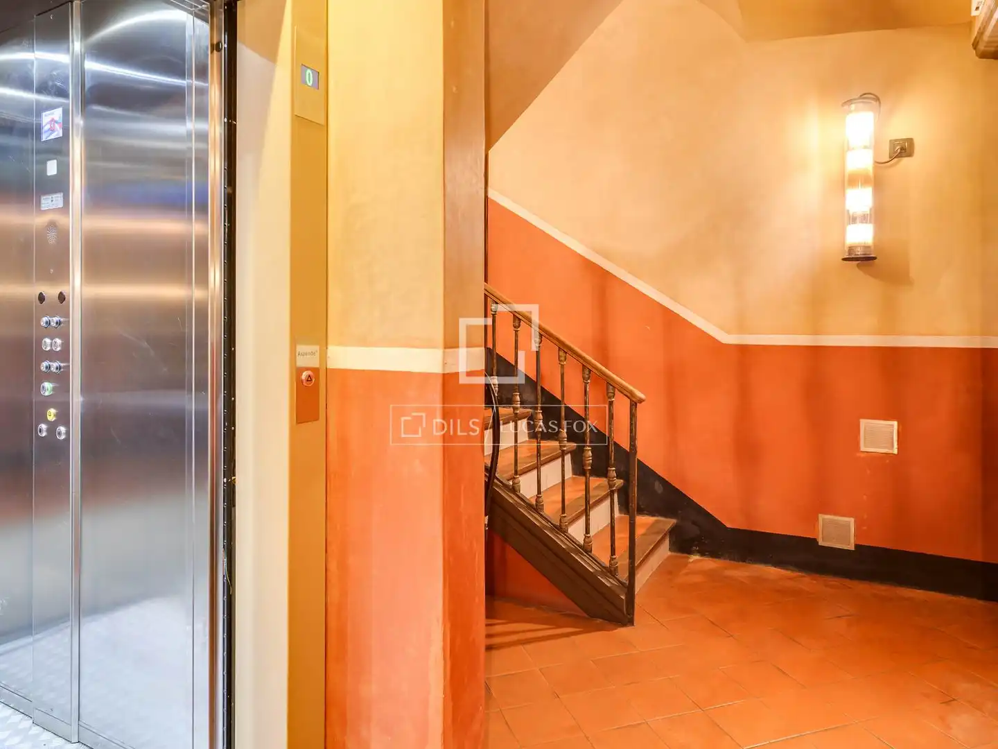 Flat for sale in Barcelona  with Air Conditioner, Heating and Furnished