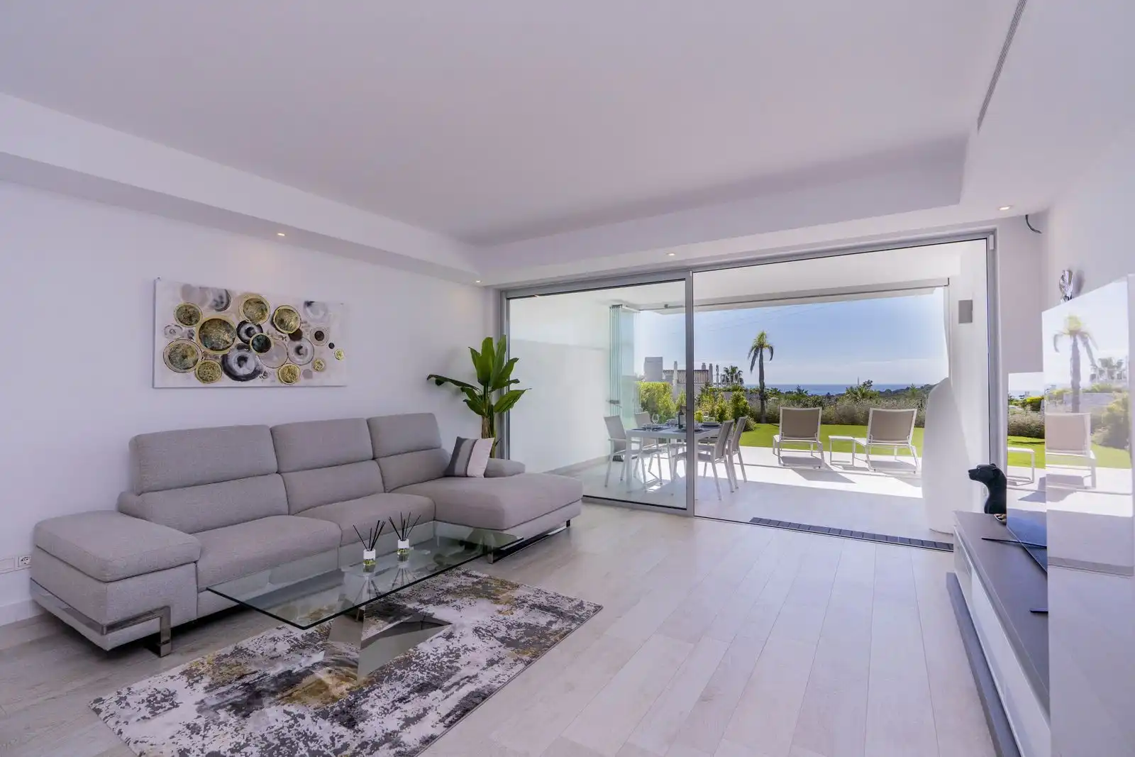 Wohnzimmer von Wohnungen zum Verkauf in Estepona mit Abstellraum, Möbliert und Gemeinschaftspool
