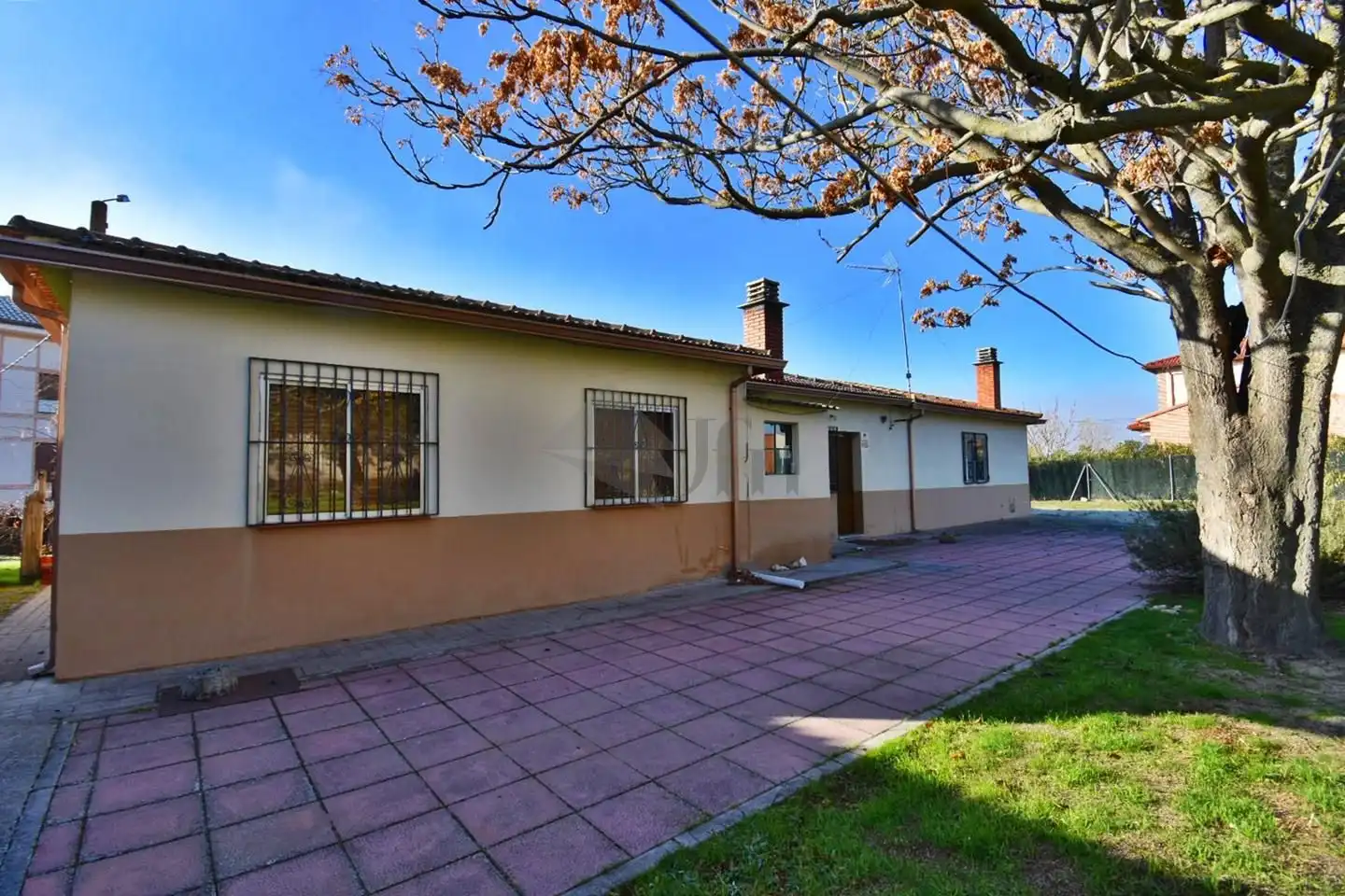 Vista exterior de Casa o xalet en venda en Olmedo amb Calefacció, Jardí privat i Moblat