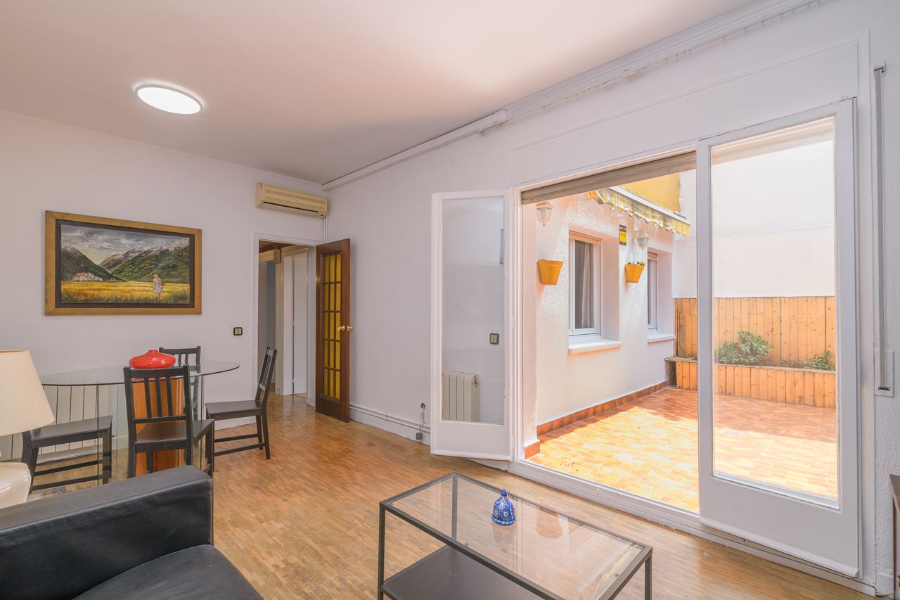 Bedroom of Flat for sale in  Barcelona Capital  with Air Conditioner, Heating and Private garden