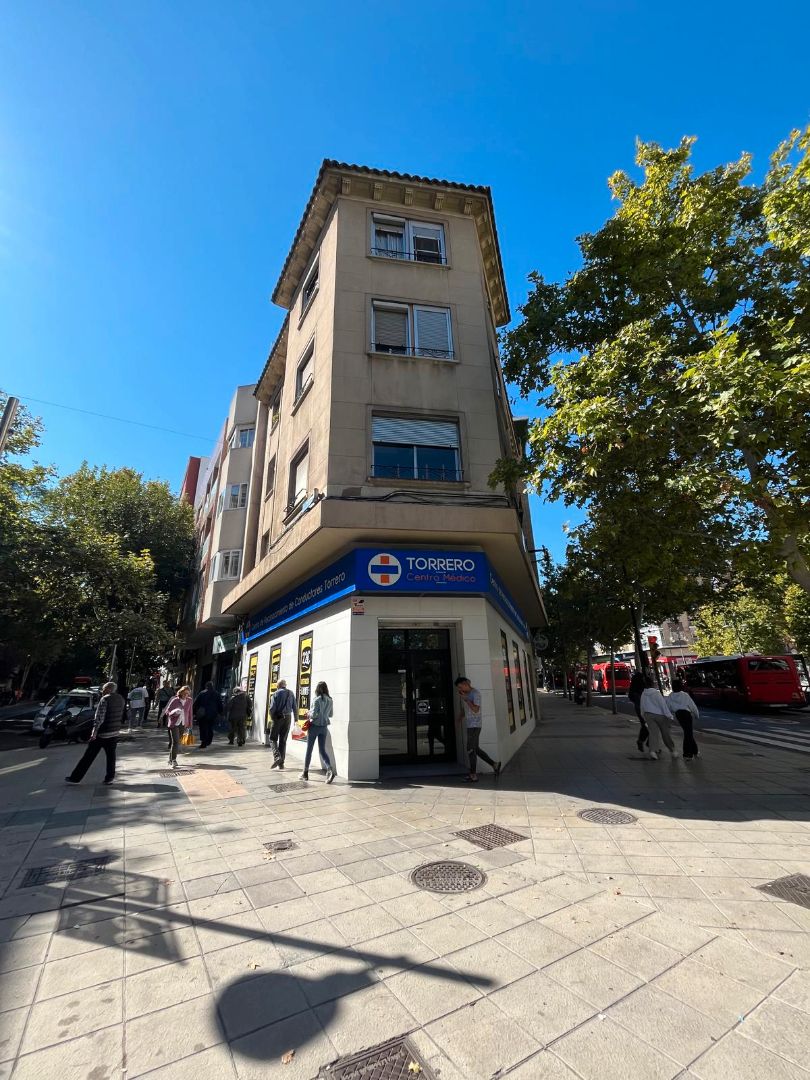 Vista exterior de Piso en venta en  Zaragoza Capital con Calefacción, Parquet y Terraza
