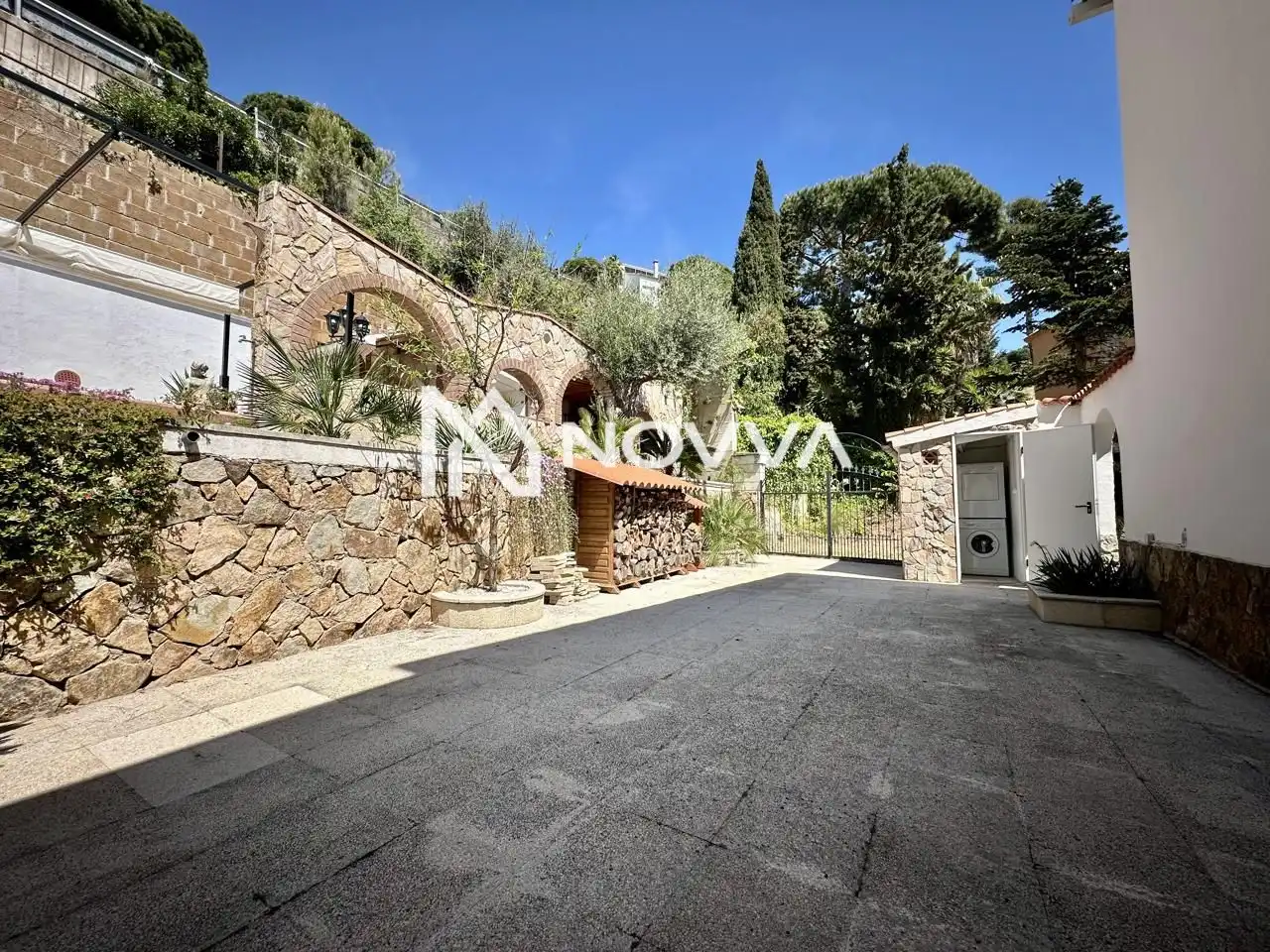 Vista exterior de Casa o xalet en venda en Lloret de Mar amb Jardí privat, Terrassa i Piscina