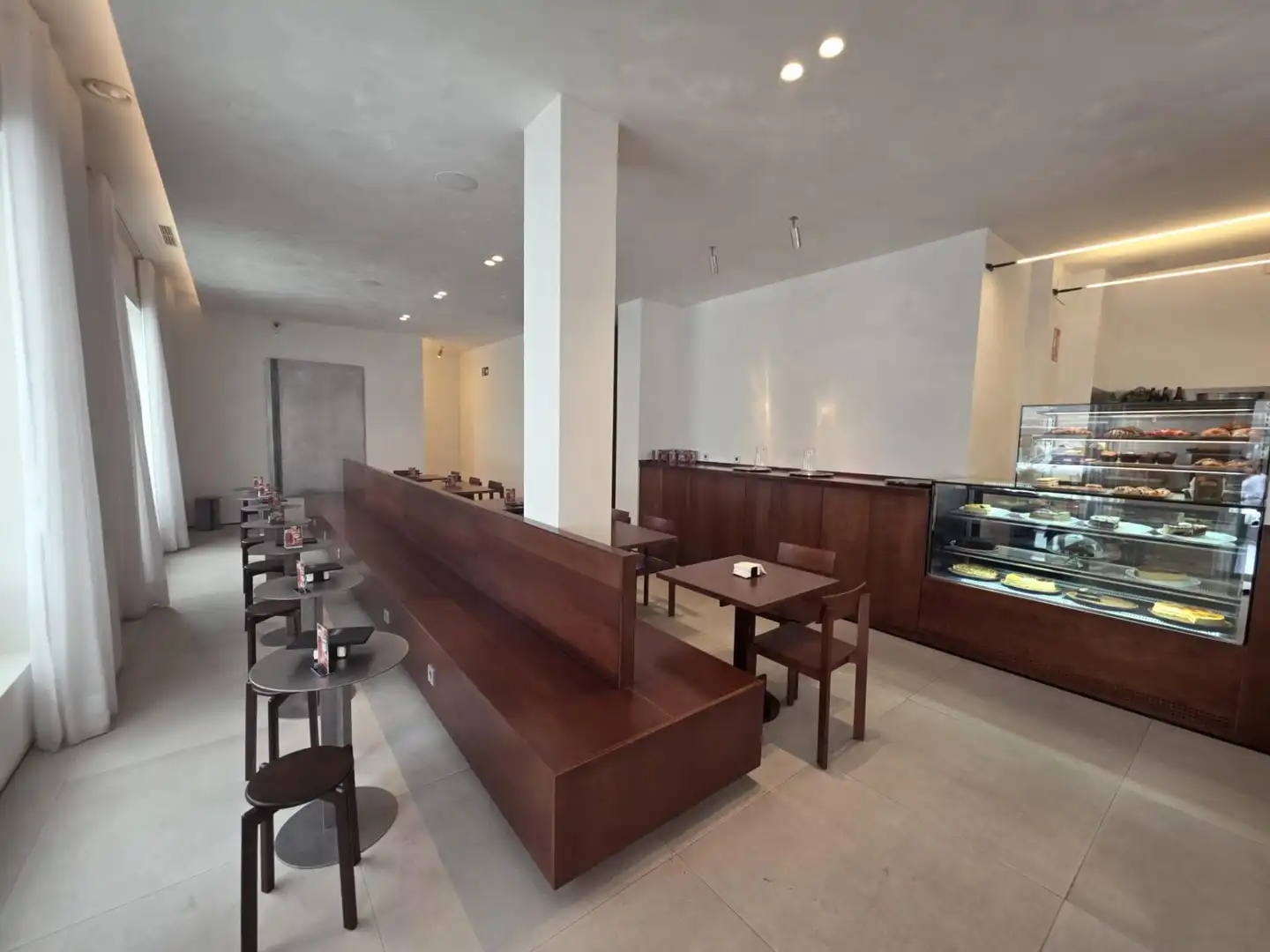 Commercial properties for rent in Montequinto  with Air Conditioner and Furnished