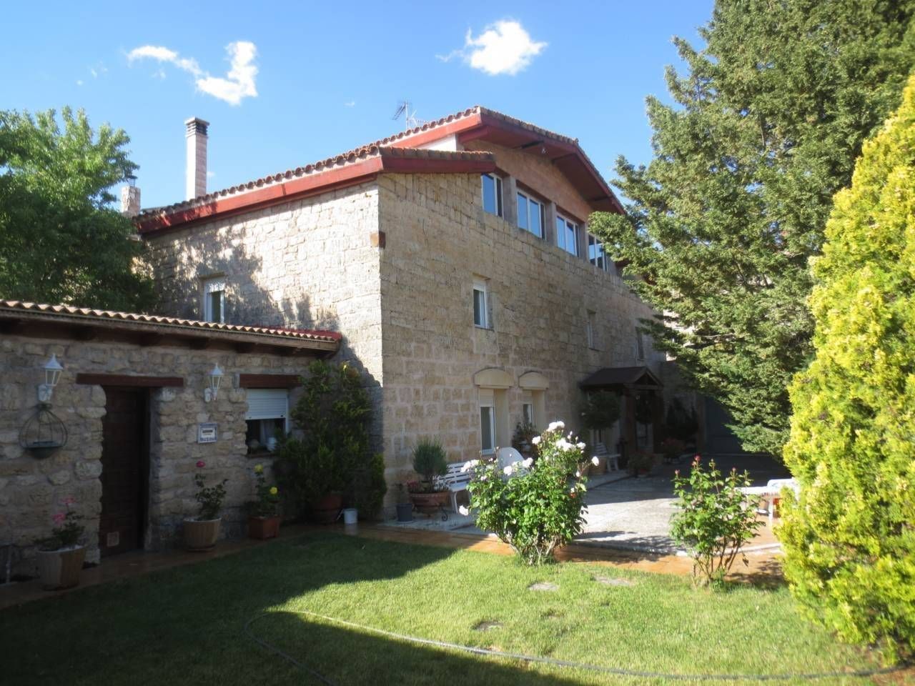 Exterior view of House or chalet for sale in Celada del Camino  with Heating