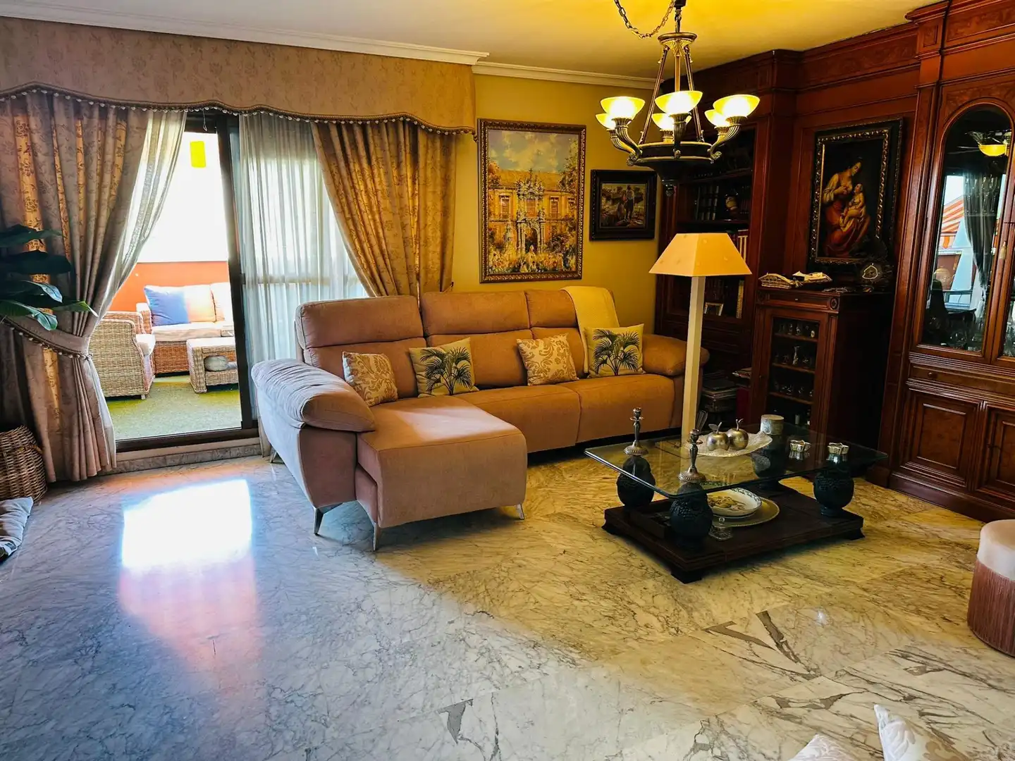 Sala d'estar de Àtic en venda en Córdoba amb Aire condicionat, Jardí privat i Terrassa