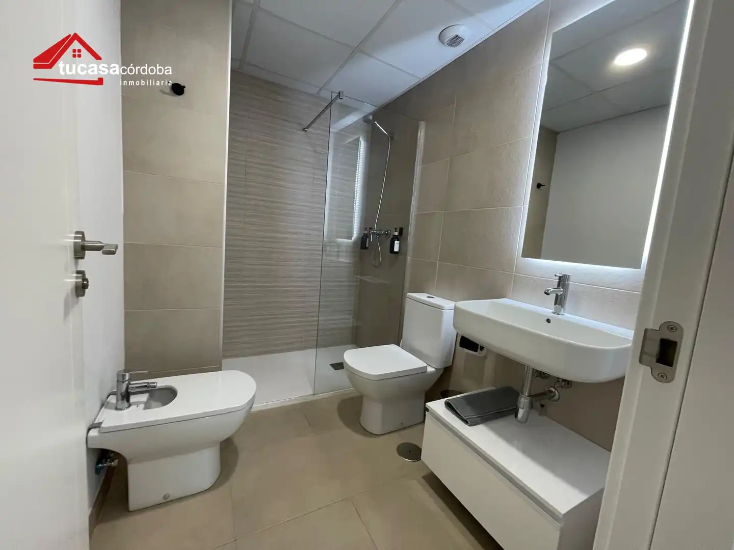Bany de Apartament en venda en Córdoba amb Aire condicionat, Calefacció i Parquet