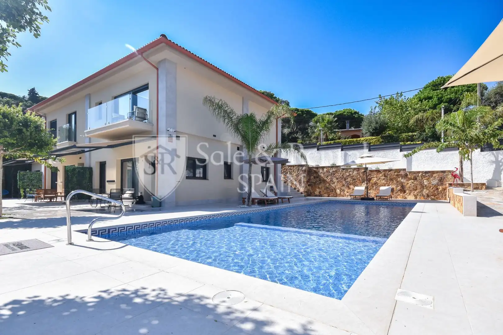 House with pool for sale in Serra Brava