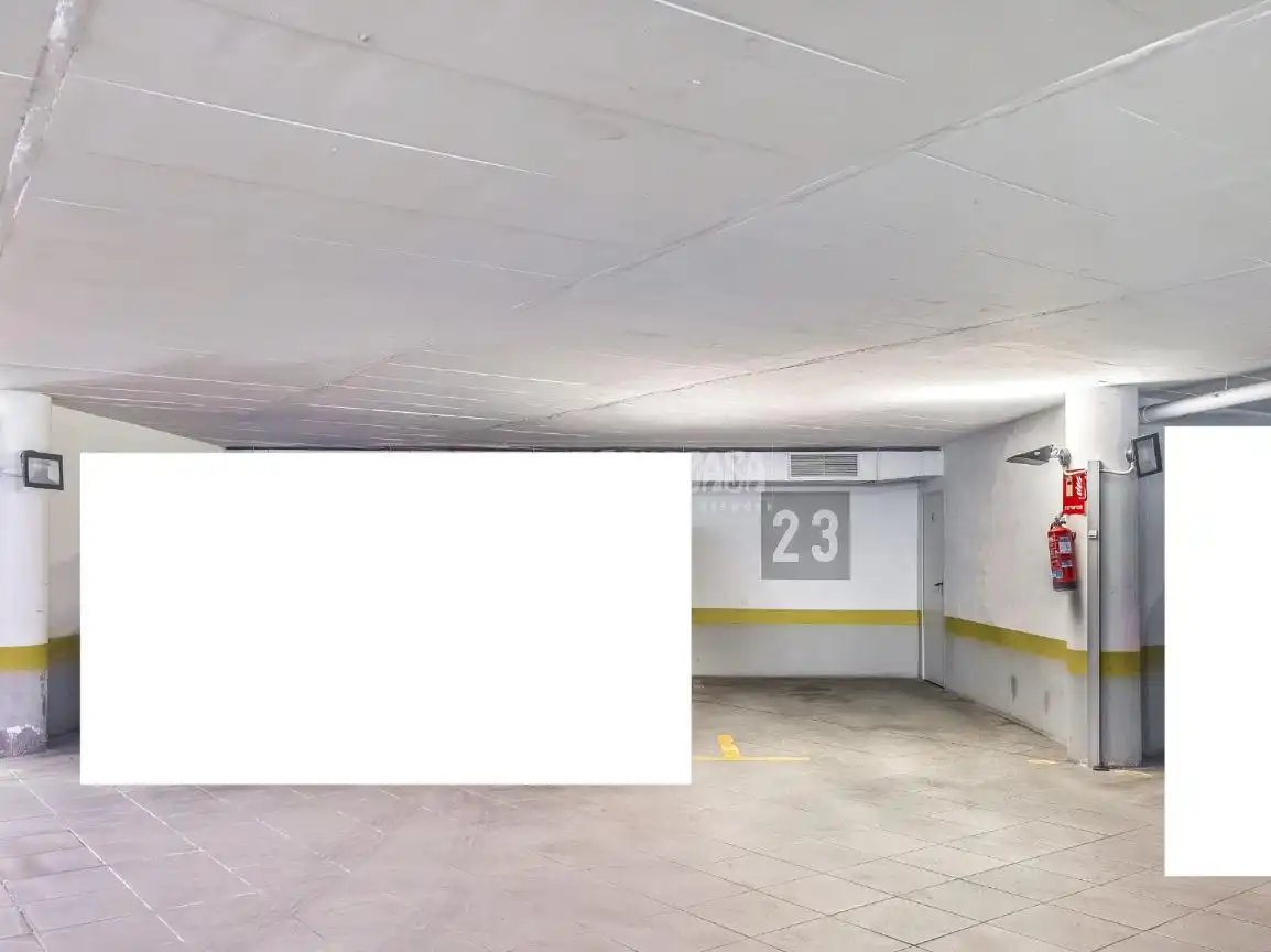 Parking de Piso en venta en Madrid con Aire acondicionado, Calefacción y Trastero