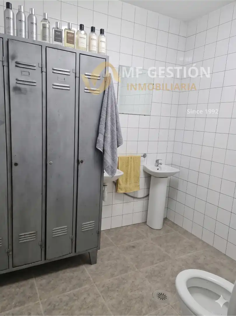 Badezimmer von Fabrikhallen zur Miete in Tui