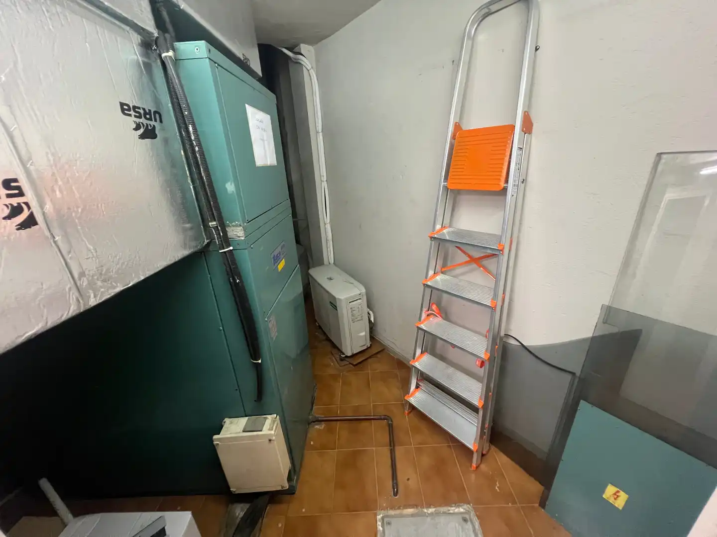 Commercial properties for rent in Cervera  with Air Conditioner, Heating and Furnished