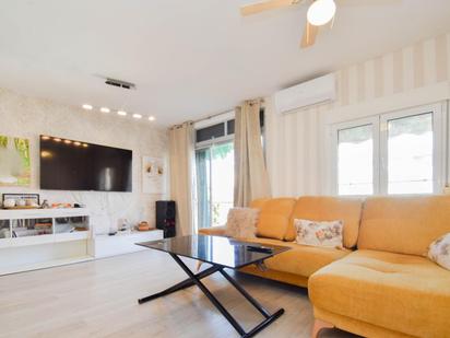 Living room of Flat for sale in  Granada Capital  with Heating and Balcony