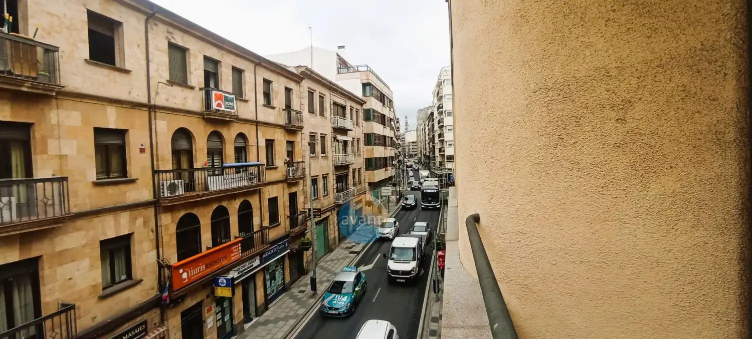 Vista exterior de Apartament en venda en Salamanca Capital amb Calefacció i Balcó