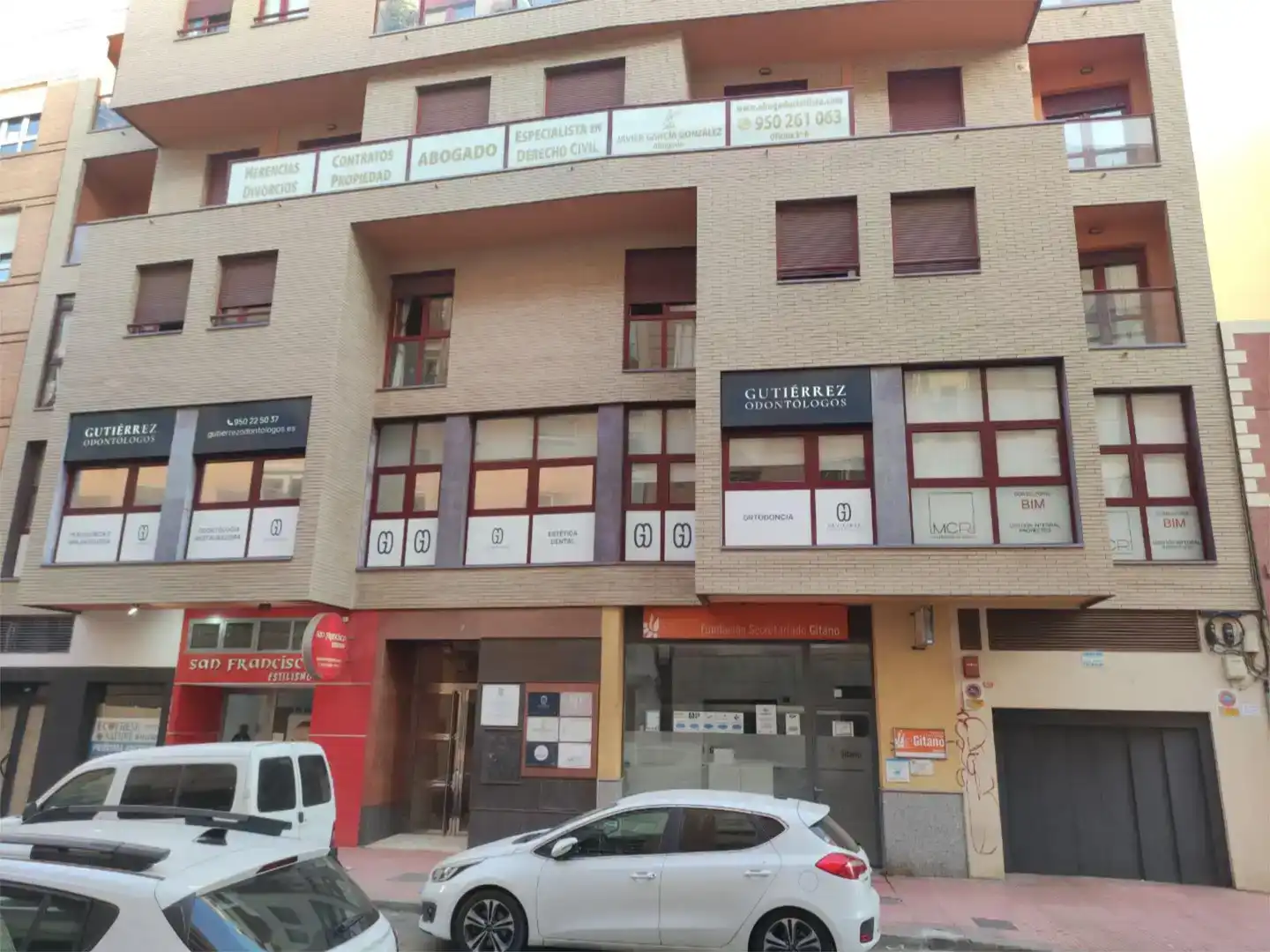 Vista exterior de Garatge en venda en Almería