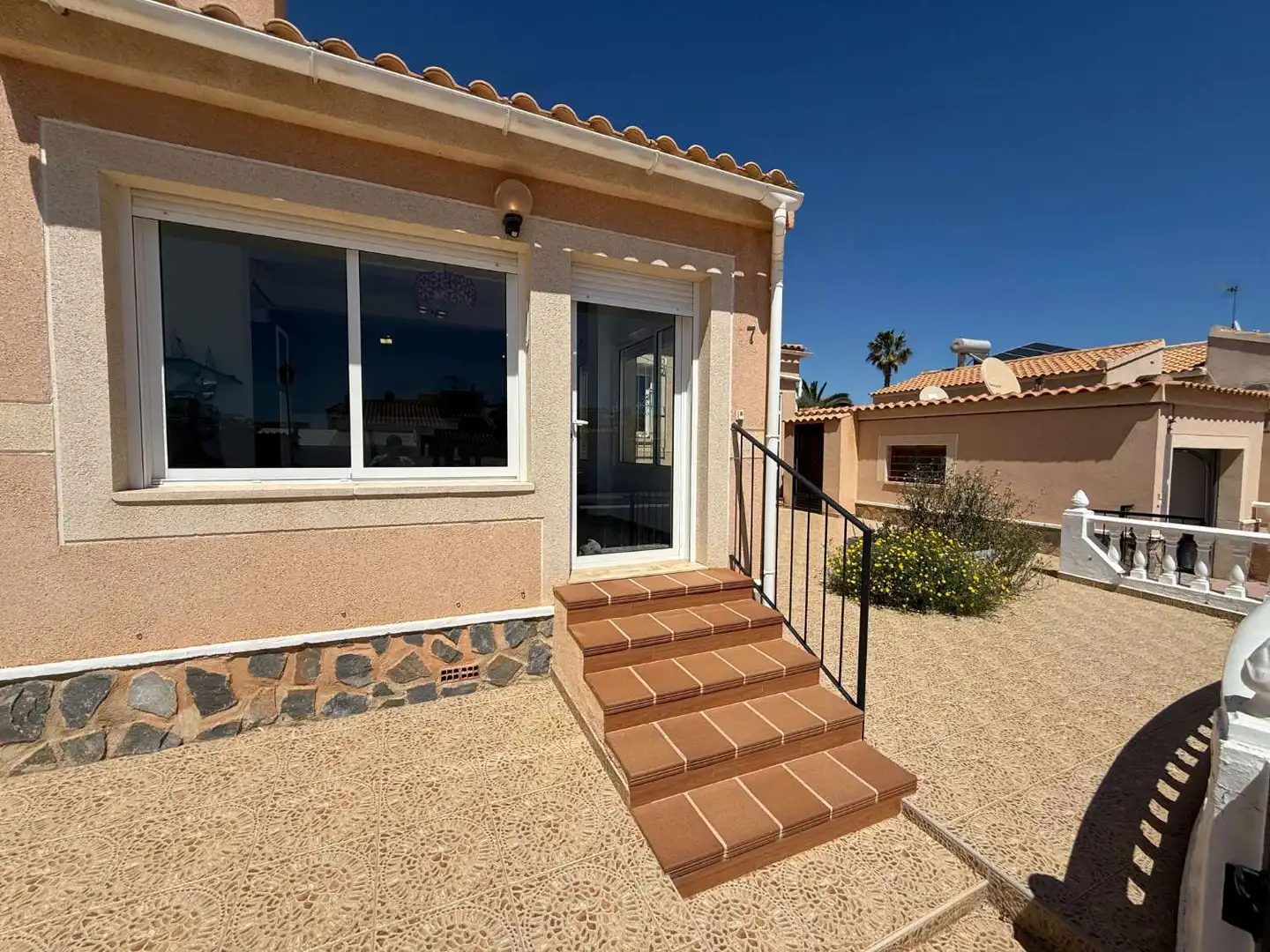 Vista exterior de Casa o xalet en venda en Orihuela amb Aire condicionat, Calefacció i Moblat