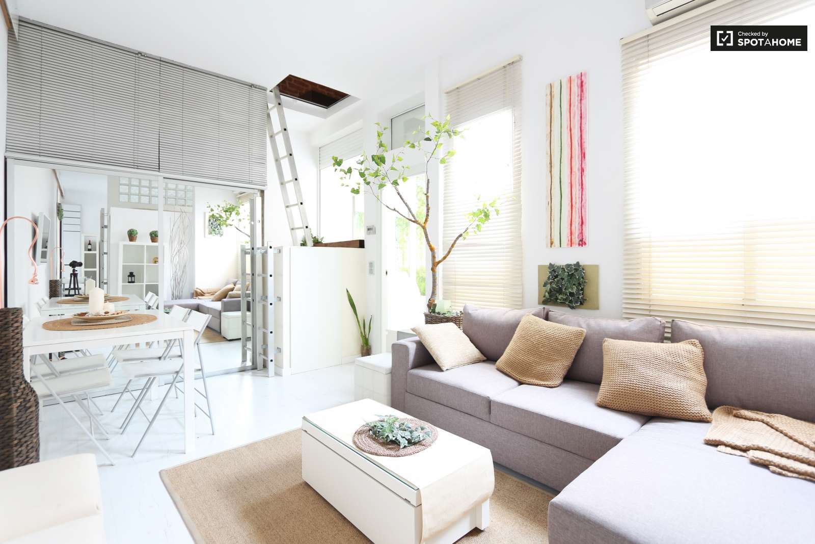 Living room of Apartment to share in  Madrid Capital  with Air Conditioner, Heating and Terrace