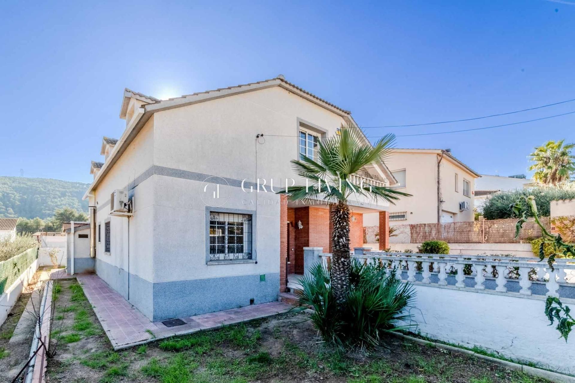 Vista exterior de Casa o xalet en venda en Canyelles amb Calefacció i Terrassa