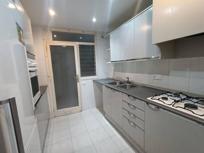 Kitchen of Flat for sale in Girona Capital