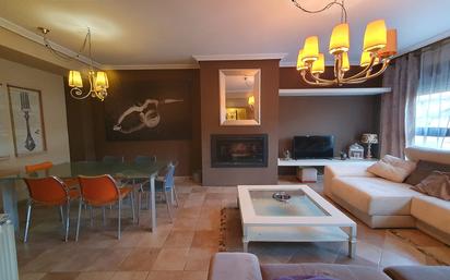 Sala d'estar de Casa adosada en venda en Pepino amb Aire condicionat i Terrassa