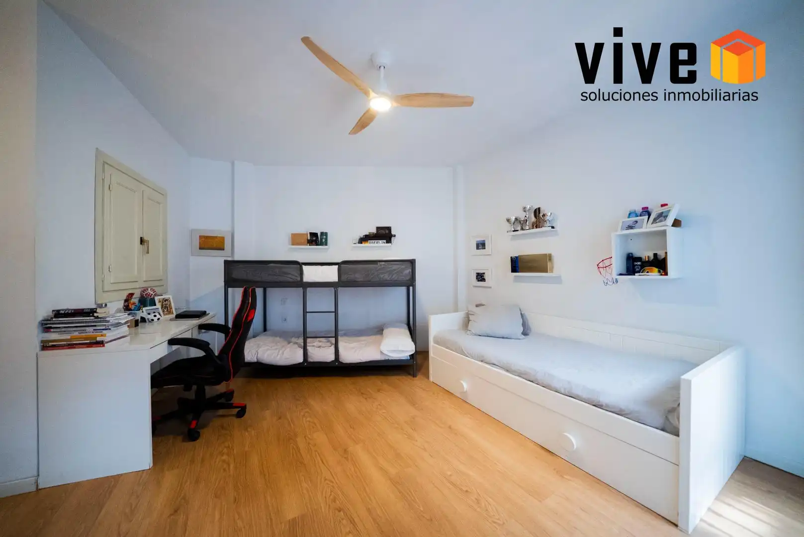 Habitación de Casa o chalet en venta en Sevilla con Aire acondicionado, Calefacción y Jardín privado