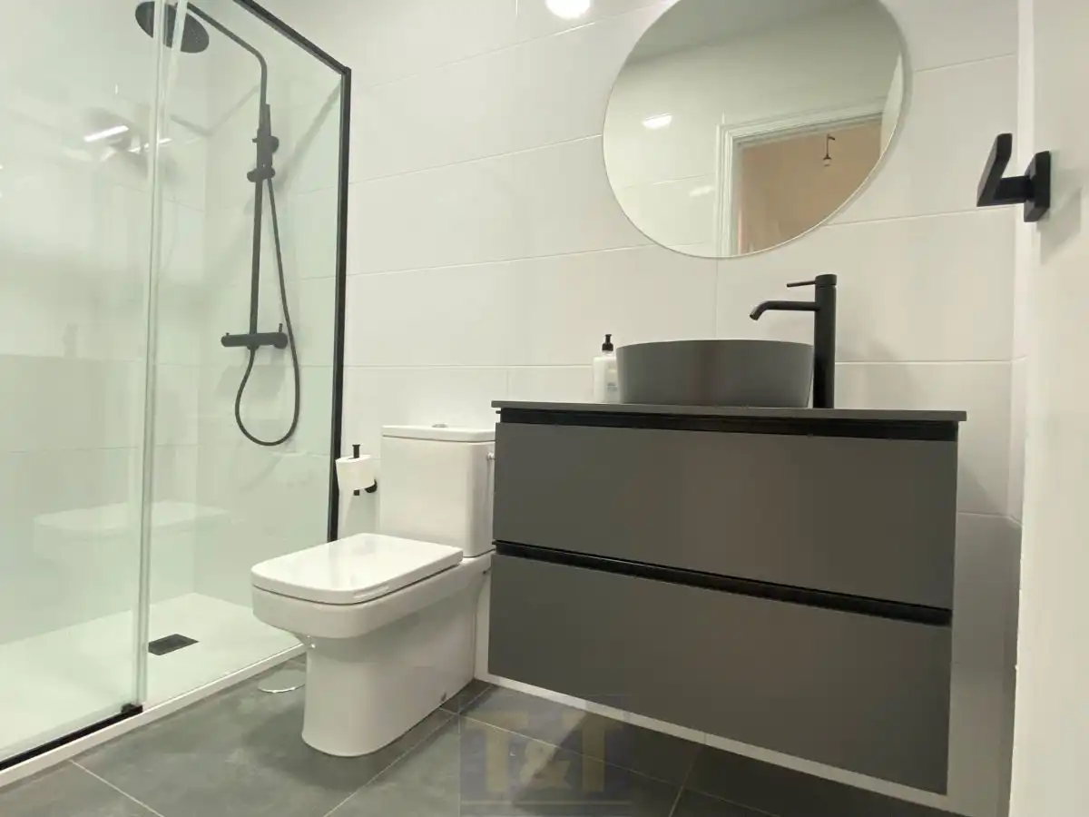 Bany de Apartament de lloguer en La Antilla amb Terrassa i Moblat