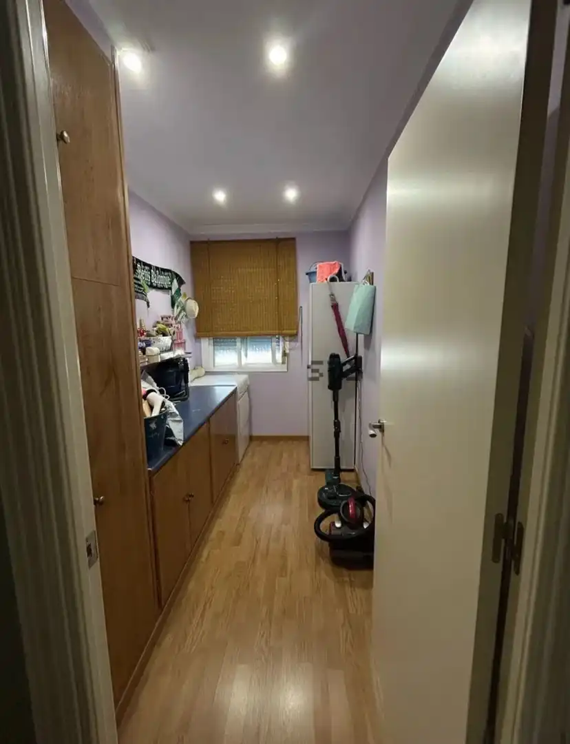 Wohnung zum Verkauf in Utrera mit Klimaanlage, Parkett und Abstellraum