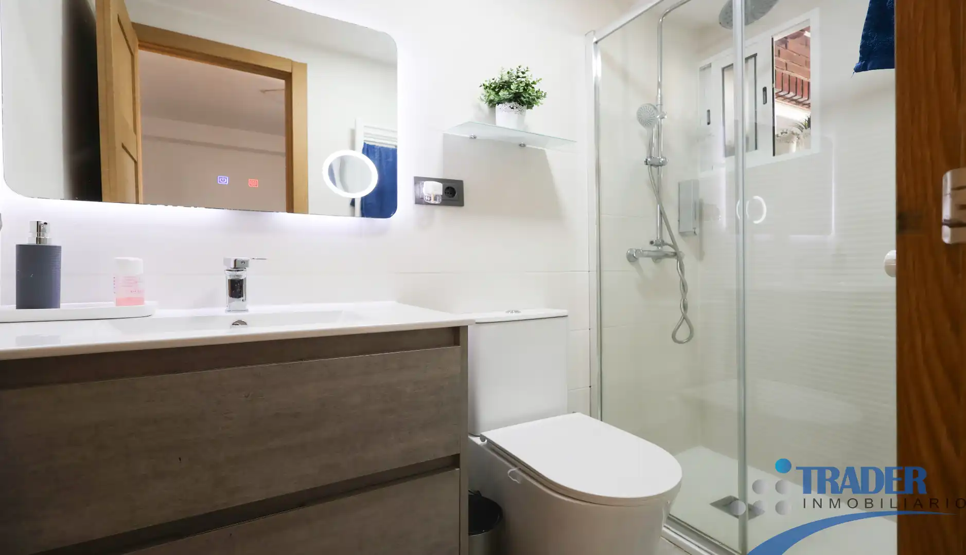 Baño de Piso en venta en Fuenlabrada con Jardín privado, Terraza y Balcón
