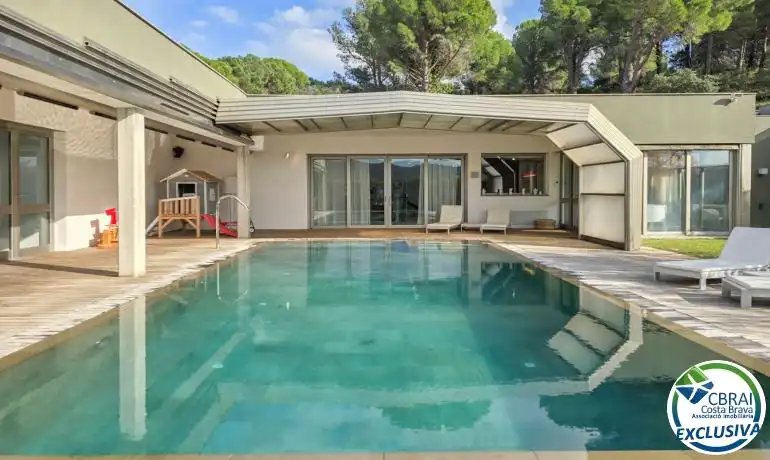 Piscina de Casa o xalet en venda en La Jonquera amb Aire condicionat, Calefacció i Jardí privat