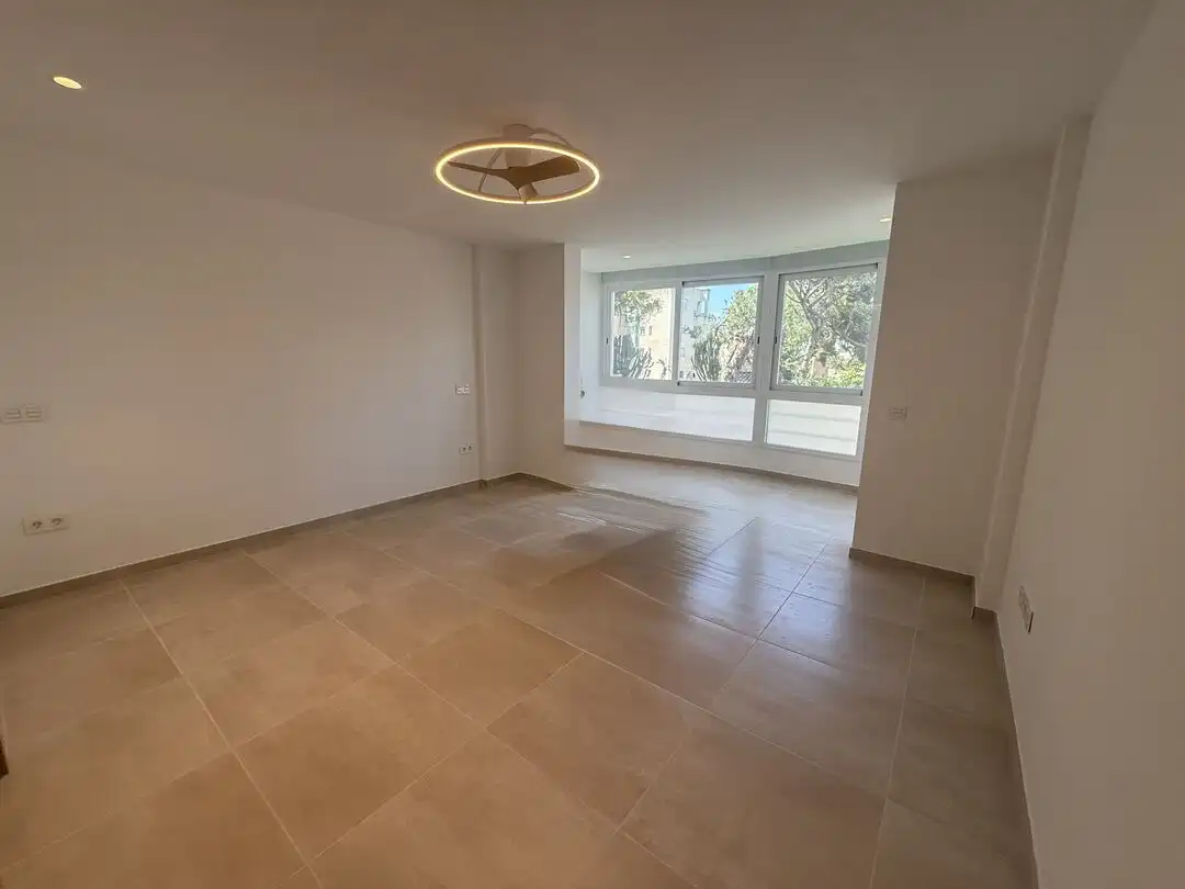 Wohnzimmer von Wohnung zum Verkauf in Marbella mit Privatgarten und Schwimmbad