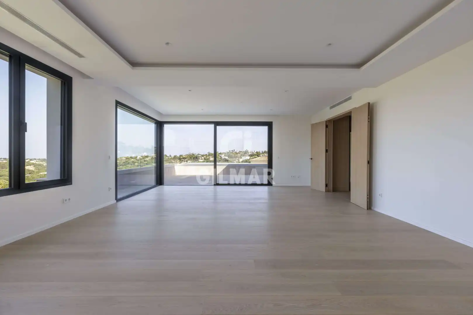 Sala d'estar de Casa o xalet en venda en Sotogrande amb Calefacció, Jardí privat i Piscina