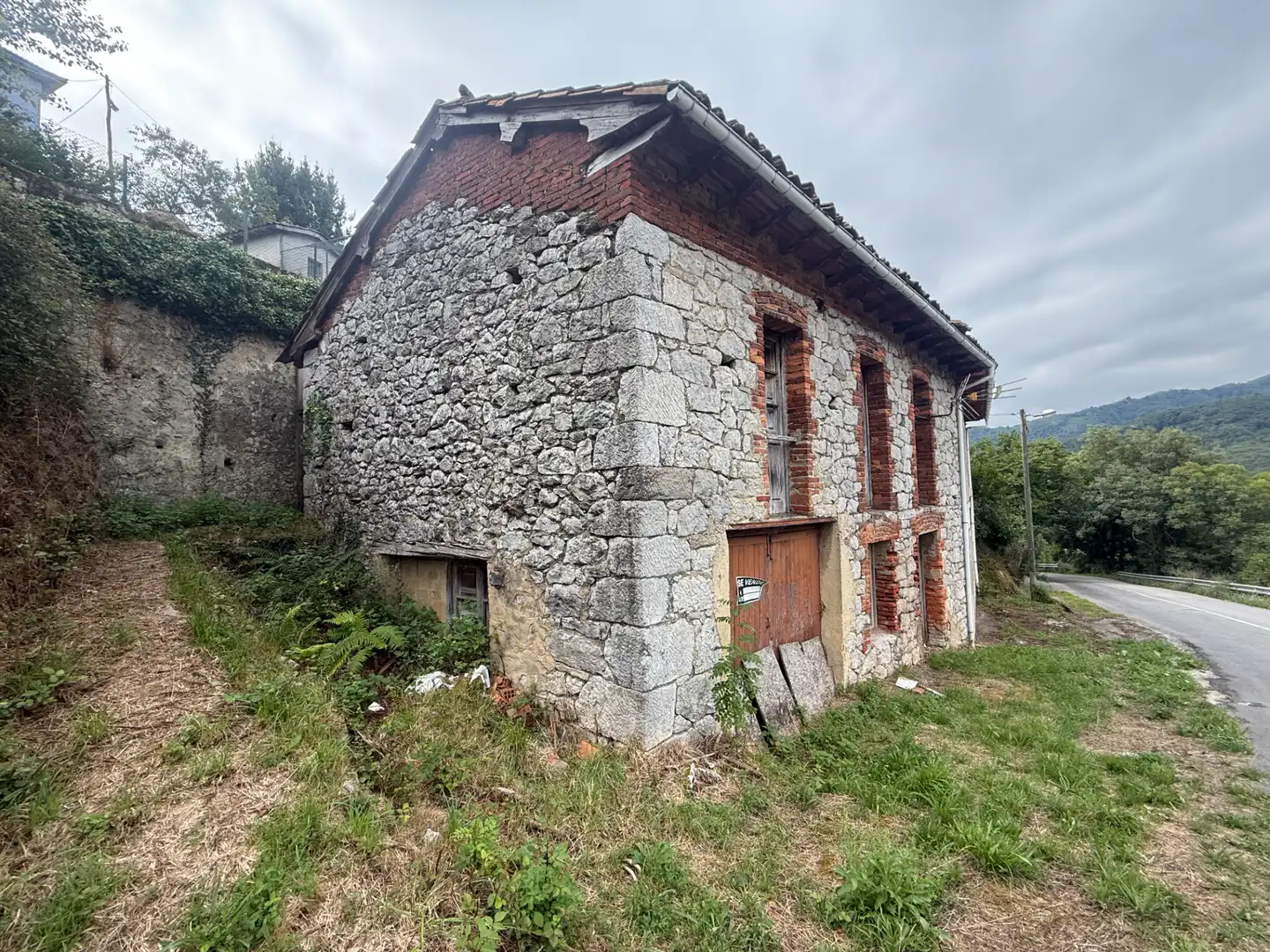 Vista exterior de Casa o xalet en venda en Lena