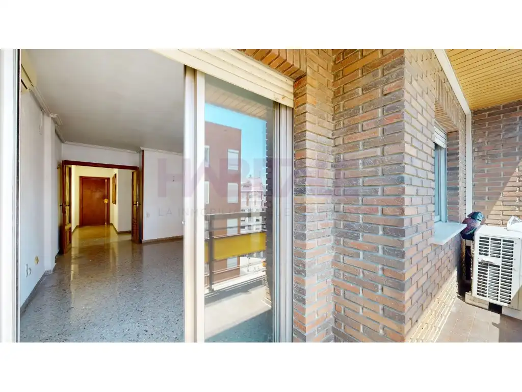Vista exterior de Piso en venta en Valencia