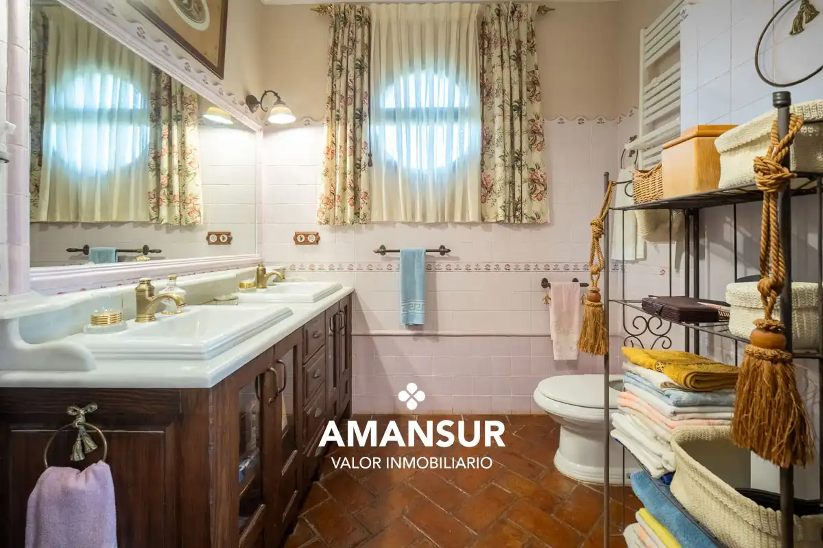Chalet con piscina en venta en Avenida del Almendro, imagen 65