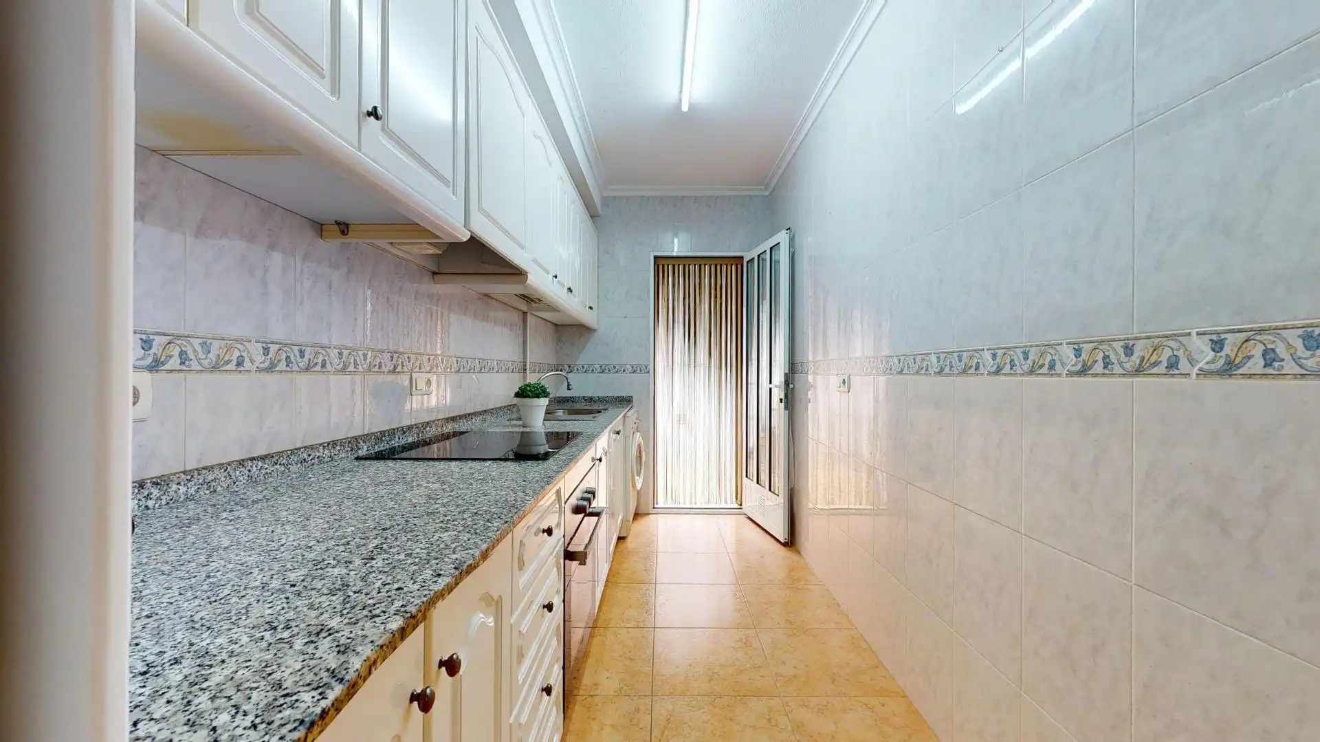 Terraced house with terrace for sale in Calle Calle Islas Malvinas, imagen 9