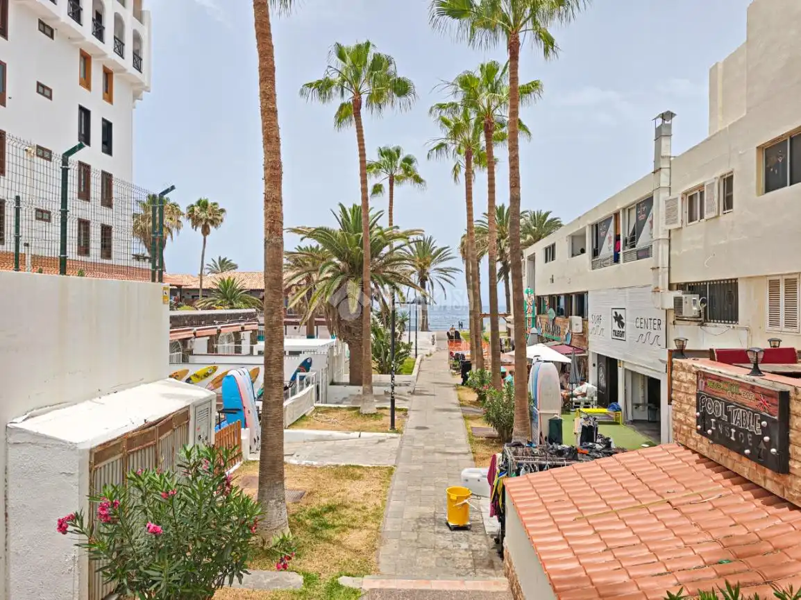 Vista exterior de Local en venta en Arona