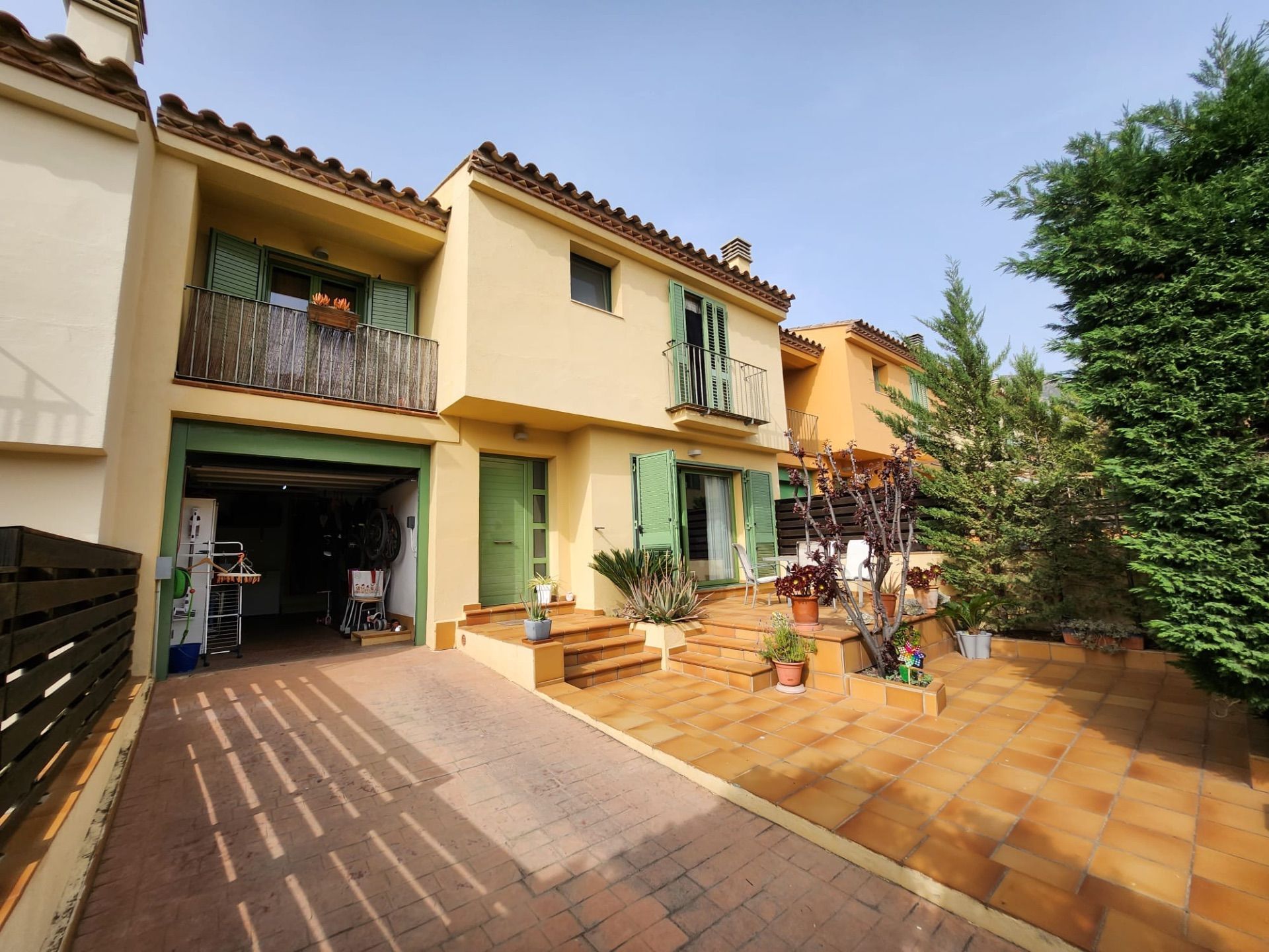 Vista exterior de Casa adosada en venda en Palau-saverdera amb Aire condicionat, Calefacció i Jardí privat