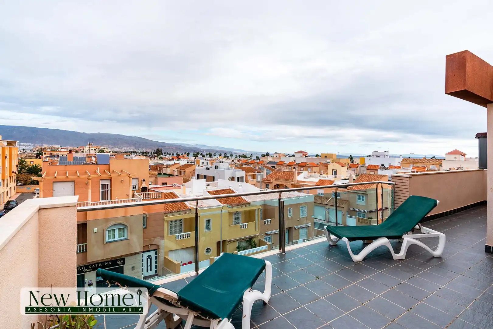 Exterior view of Attic for sale in Roquetas de Mar  with Terrace, Swimming Pool and Furnished