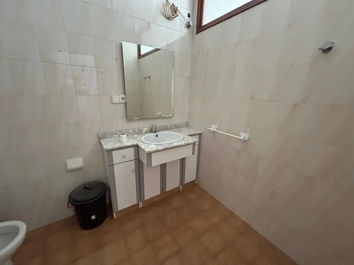 Badezimmer von Fabrikhallen zur Miete in Crevillent