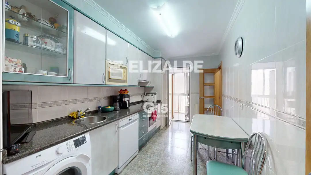 Cocina de Piso en venta en Donostia - San Sebastián  con Calefacción, Trastero y Balcón