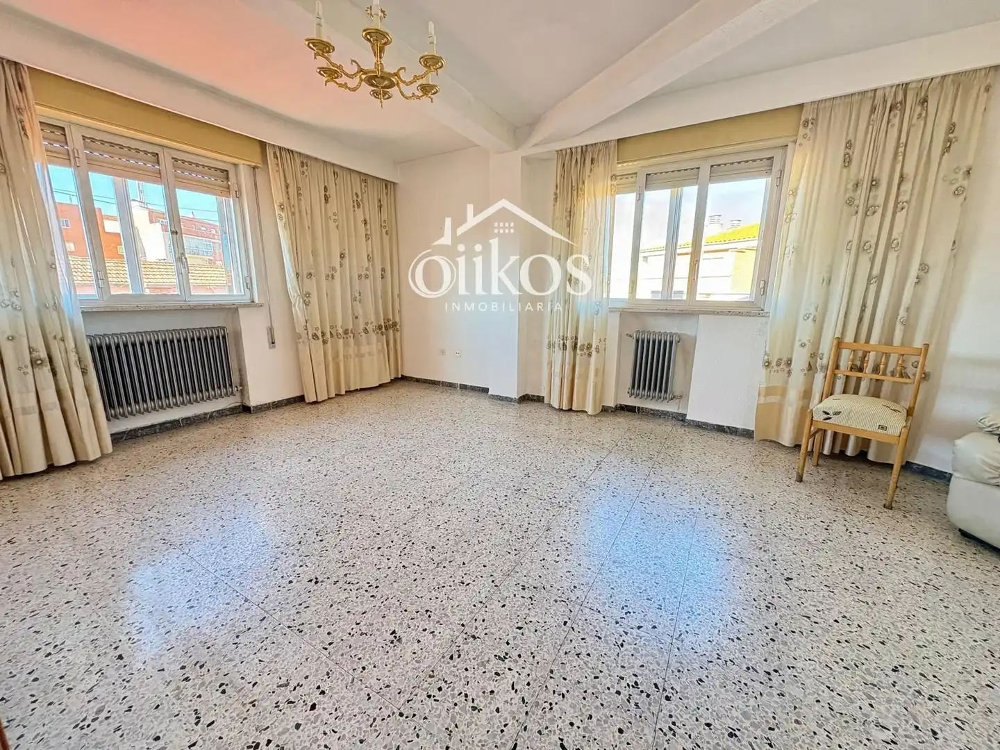 Sala de estar de Ático en venta en Salamanca con Calefacción, Terraza y Balcón