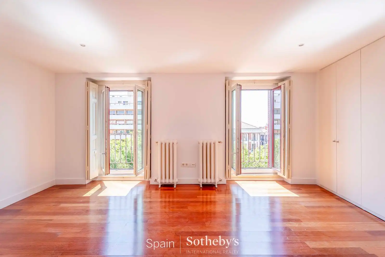 Apartament de lloguer a Plaza de Santa Bárbara, Justicia - Chueca