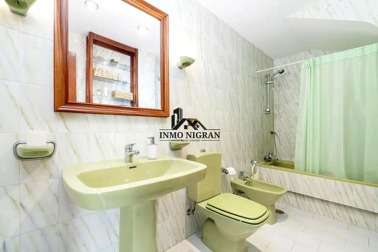 Bathroom of Houses for sale in Vigo   with Private garden, Terrace and Storage room