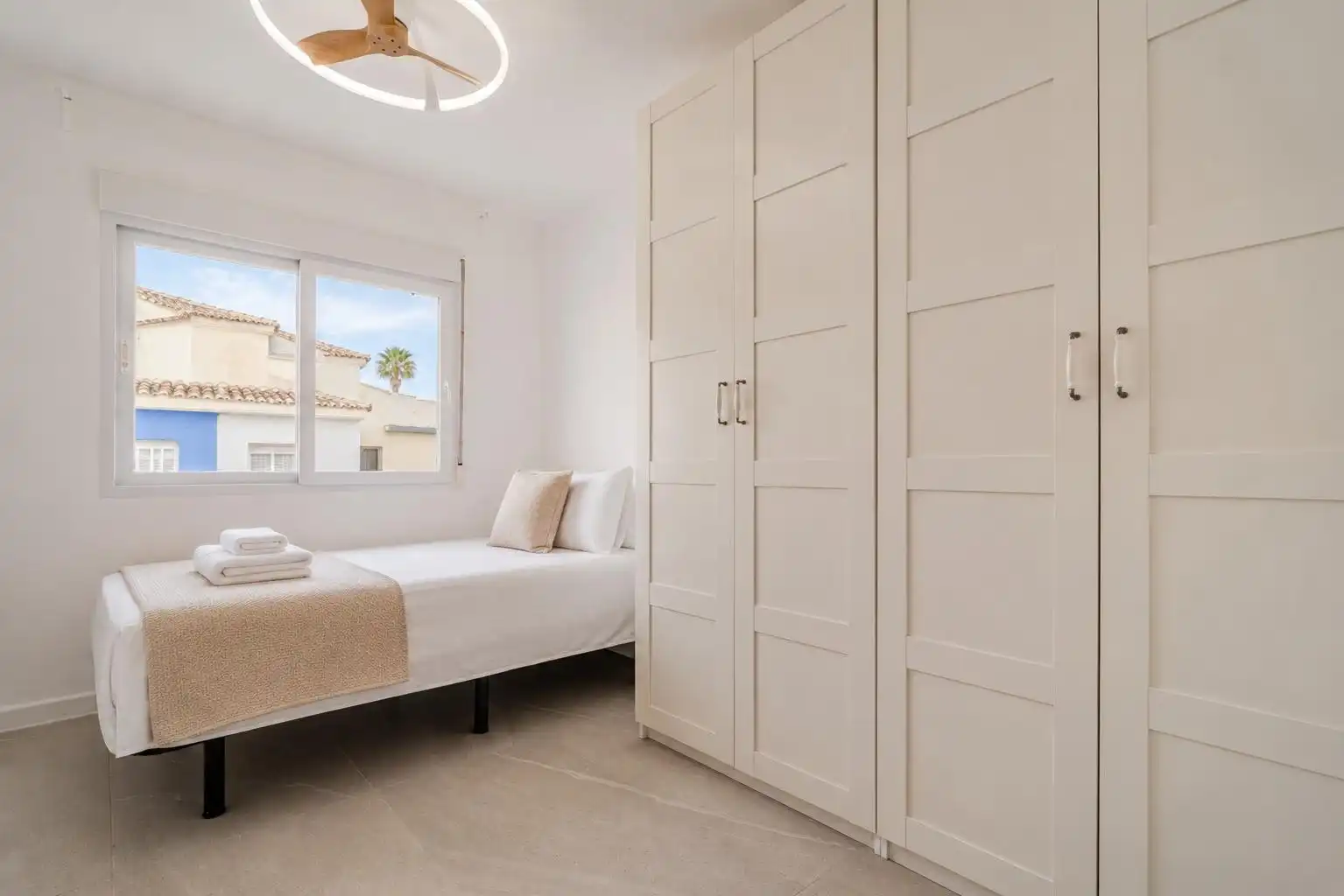 Dormitori de Apartament de lloguer en Pilar de la Horadada amb Terrassa, Moblat i Forn
