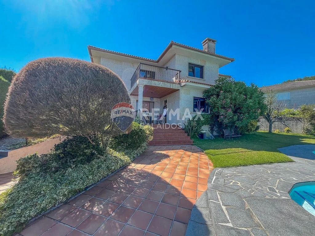 Vista exterior de Casa o xalet en venda en Tui amb Calefacció, Terrassa i Traster